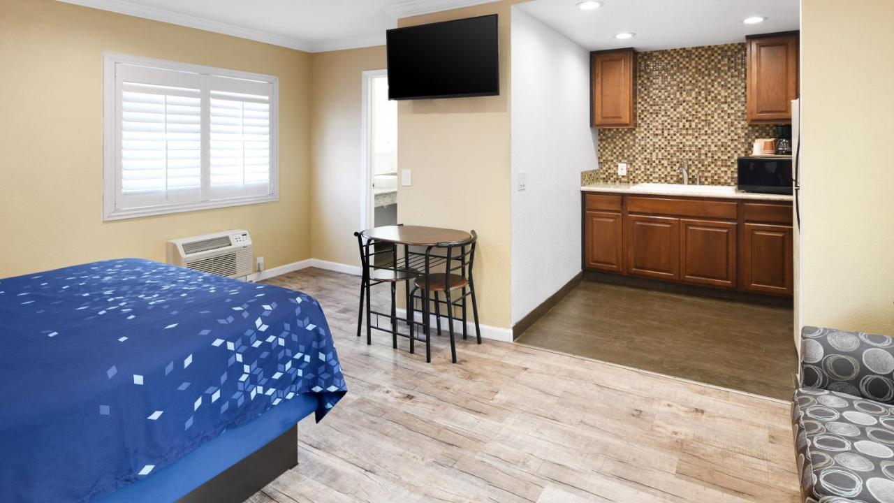Scandia Motel Carlsbad Buitenkant foto
