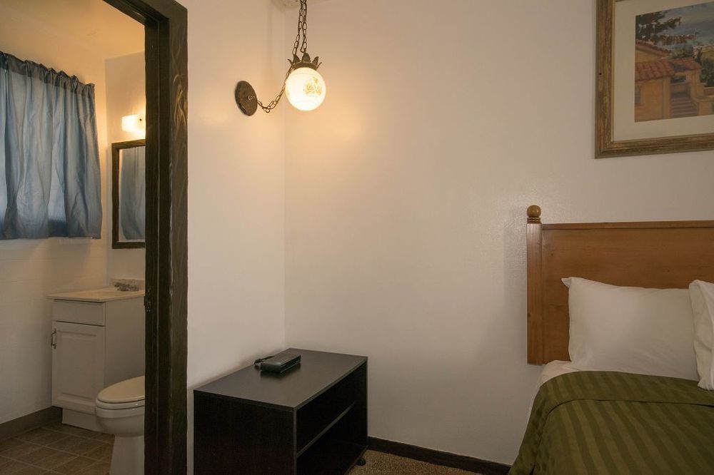 Scandia Motel Carlsbad Buitenkant foto